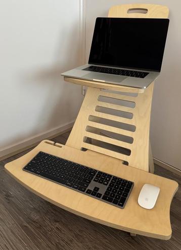 Laptop verhoger / bureau beschikbaar voor biedingen