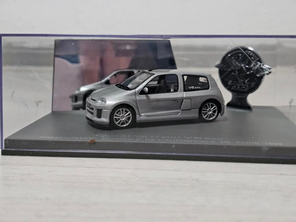 RARE OTTOMOBILE 1:18 - RENAULT CLIO 2 V6 Phase 2 - Iliade Blue - OttO