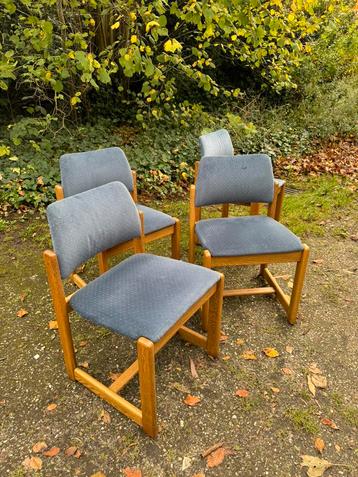 4 eetkamerstoelen (vintage/brutalist/jaren60) beschikbaar voor biedingen