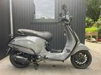 Vespa sprint 2017 4t 4v 80cc nardo grey geel kenteken, Fietsen en Brommers, Scooters | Vespa, Ophalen, Gebruikt