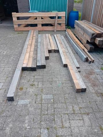 Diverse Douglas balken / palen  beschikbaar voor biedingen