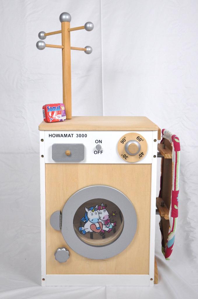 HOWA hout kinderwasmachine met strijkplank, Kinderen en Baby's, Speelgoed | Houten speelgoed, Zo goed als nieuw, Meubelstuk of Keukentje