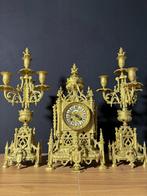Antieke Franse Bronzen Regency Stijl Pendule met Kandelaren, Ophalen of Verzenden