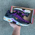 Nike air max plus black hyper violet, Ophalen of Verzenden, Zo goed als nieuw, Zwart