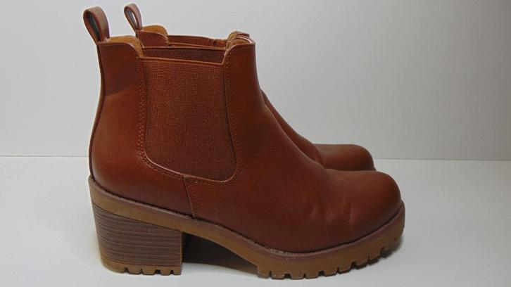 Korte cognac bruine korte laarzen maatje 40, Kleding | Dames, Schoenen, Zo goed als nieuw, Lage of Enkellaarzen, Bruin, Ophalen of Verzenden