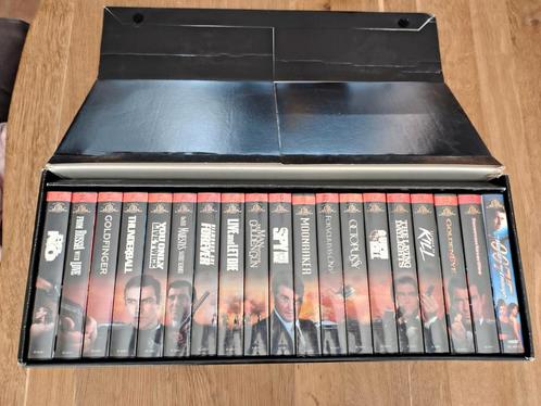 The James bond 007 collection VHS, Cd's en Dvd's, VHS | Film, Zo goed als nieuw, Actie en Avontuur, Vanaf 12 jaar, Ophalen of Verzenden