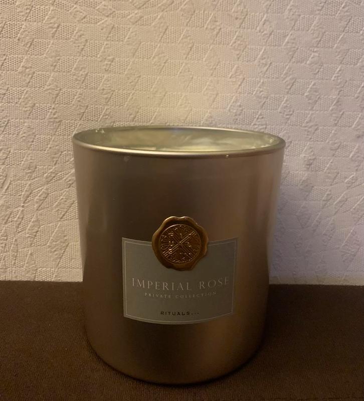 Rituals Imperial Rose kaars 1000g, Huis en Inrichting, Woonaccessoires | Kandelaars en Kaarsen, Gebruikt, Kaars, 50 tot 75 cm