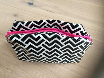 Zwart en wit Make-up tasje beschikbaar voor biedingen