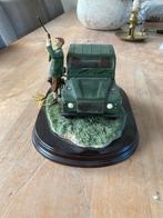 Leuke Land Rover Defender (gips/steen) op houten sokkel, Verzamelen, Verzenden, Gebruikt, Auto's