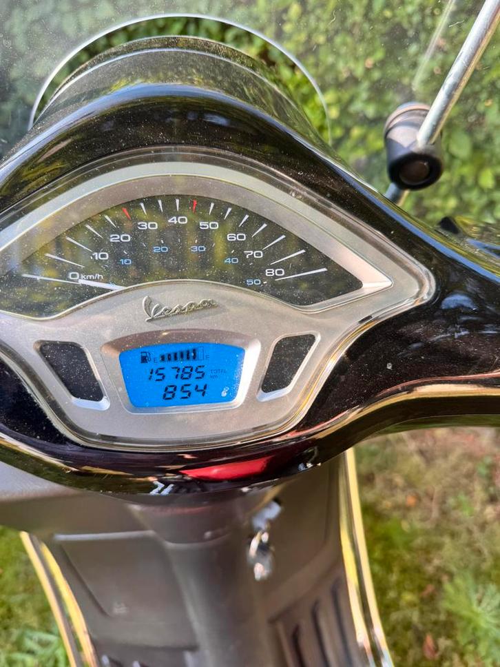 Zeer mooie Vespa Primavera weinig km 2de eigenaar, Fietsen en Brommers, Scooters | Vespa, Gebruikt, Overige modellen, Maximaal 45 km/u