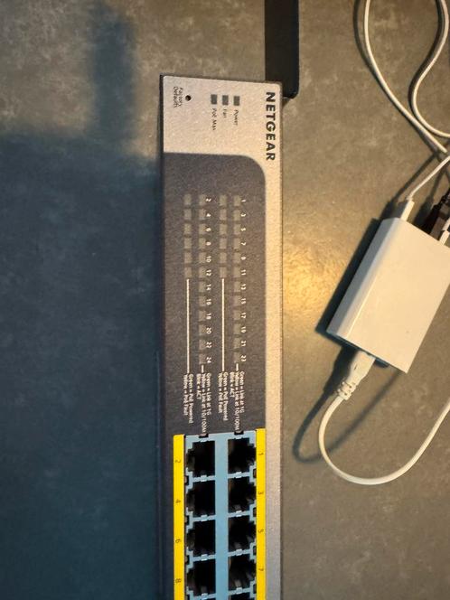 Netgear JGS524PE 24-poorts PoE switch, Computers en Software, Netwerk switches, Zo goed als nieuw, Ophalen of Verzenden
