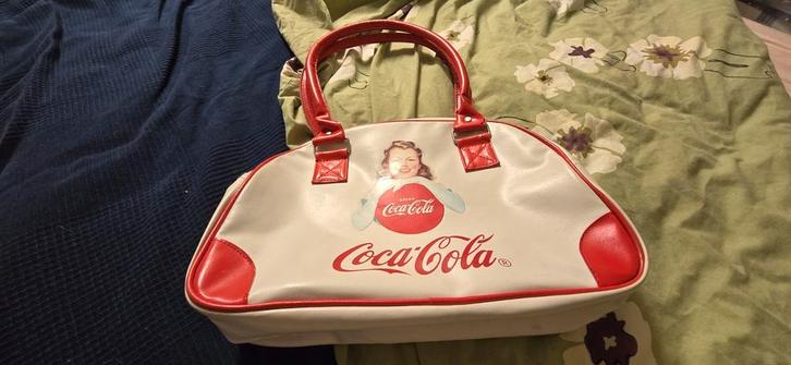 Schoudertas coca cola, Sieraden, Tassen en Uiterlijk, Tassen | Schoudertassen, Zo goed als nieuw, Ophalen of Verzenden