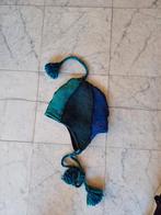 Prachtige muts met oorkleppen en pluim blauw groen zacht, Ophalen of Verzenden, Nieuw, Jongetje of Meisje, Muts