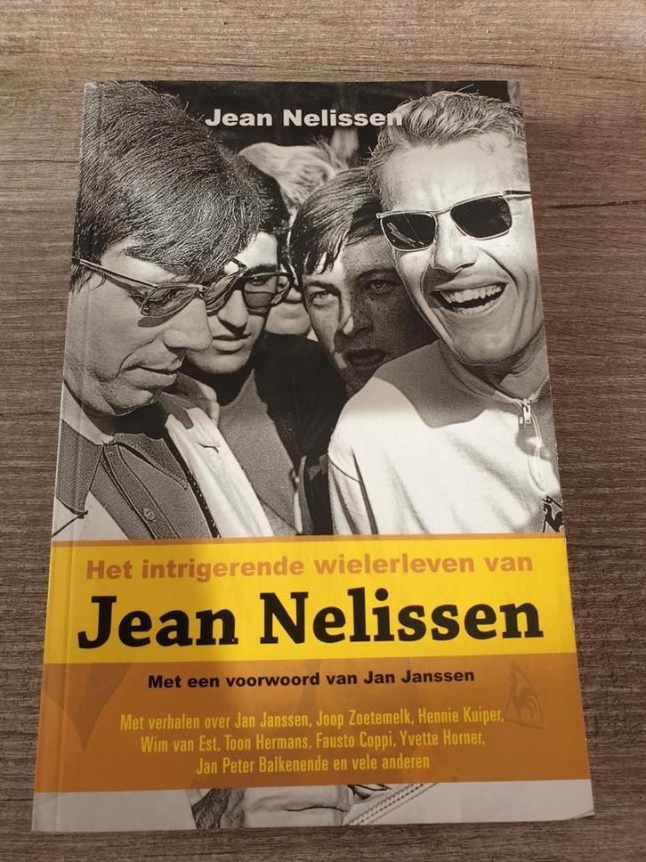 Jean Nelissen - Het intrigerende wielerleven, Boeken, Sportboeken, Gelezen, Lopen en Fietsen, Ophalen of Verzenden