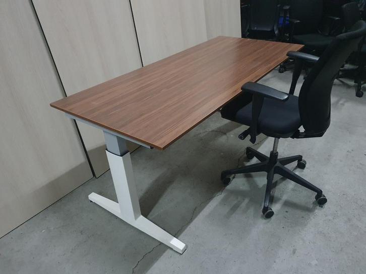 Markant bureau T poot wit (origineel of met nieuw blad), Huis en Inrichting, Bureaus, Zo goed als nieuw, Bureau, In hoogte verstelbaar