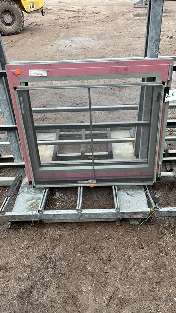 (26) Nieuw aluminium raamkozijn draai kiep incl glas en hor  beschikbaar voor biedingen