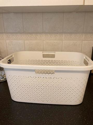Nieuwe Witte Wasmand van ‘ CURVER’ beschikbaar voor biedingen