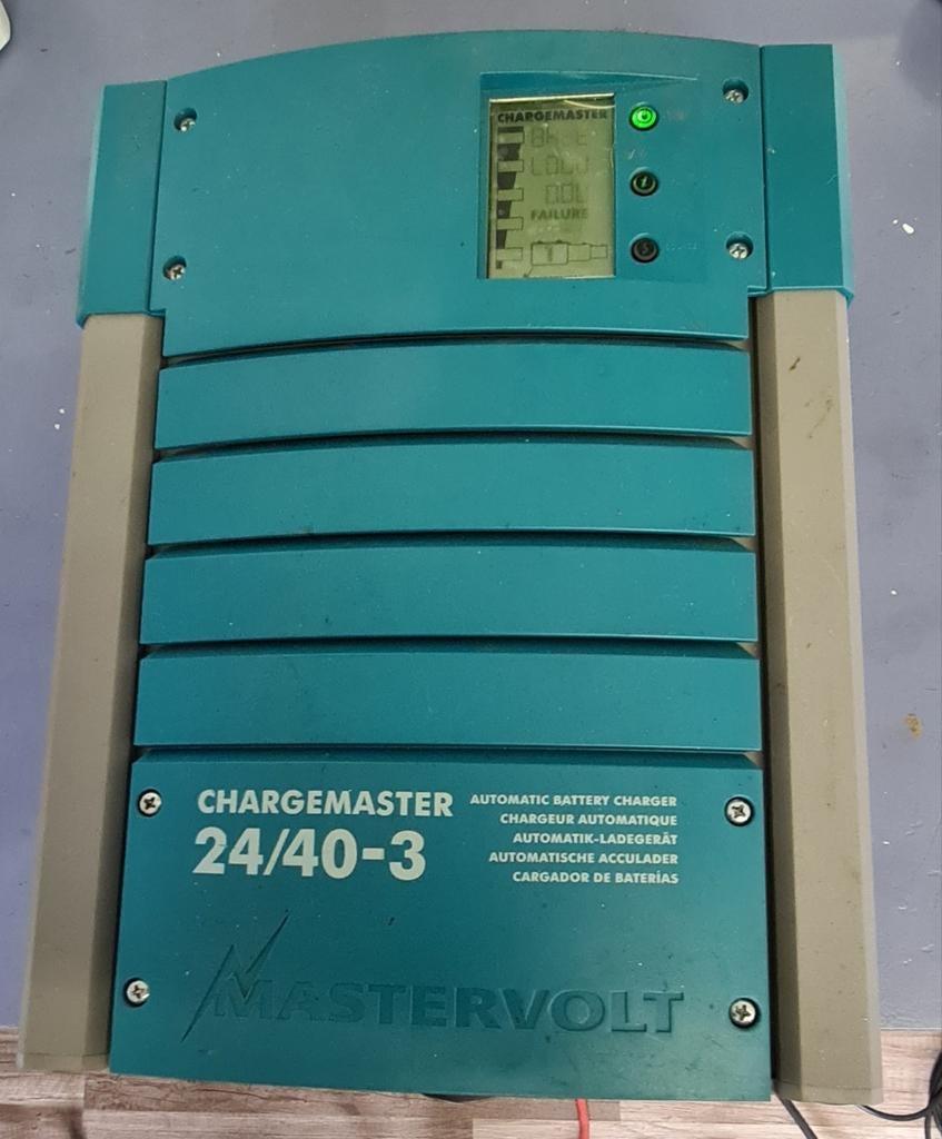 Mastervolt ChargeMaster 24/40-3 Acculader - defect, Mastervolt, Gebruikt, Ophalen of Verzenden, Motor en Techniek