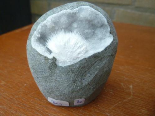 Geode met Scoleciet en kwarts (04), Verzamelen, Mineralen en Fossielen, Mineraal, Ophalen of Verzenden