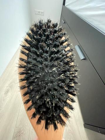 Houten haarborstel met zwijnenhaar beschikbaar voor biedingen