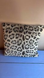 Nieuw kussen, beige bruin panterprint, 50cm x 50cm, Huis en Inrichting, Woonaccessoires | Kussens, Ophalen, Zo goed als nieuw