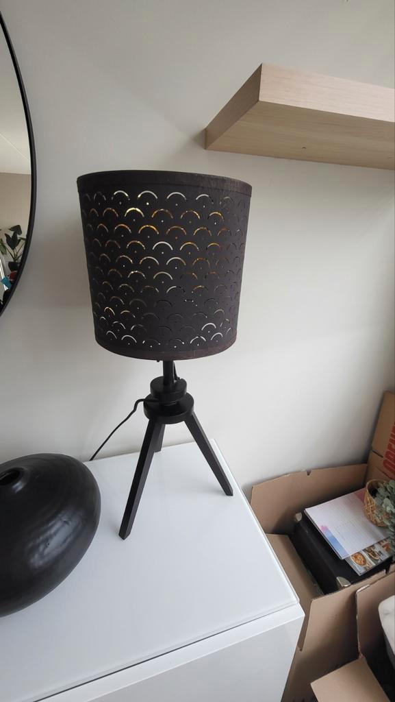 Stijlvolle Tafellamp met Tripod Voet, Huis en Inrichting, Lampen | Tafellampen, Zo goed als nieuw, 50 tot 75 cm, Hout, Ophalen
