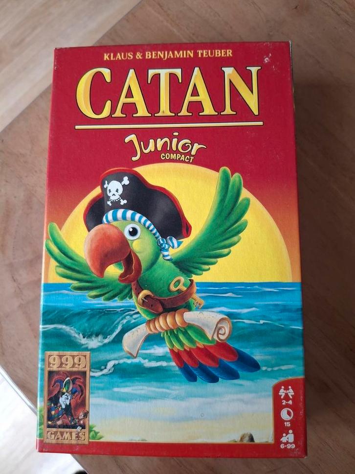 Catan junior compact, Hobby en Vrije tijd, Gezelschapsspellen | Bordspellen, Zo goed als nieuw, Een of twee spelers, Drie of vier spelers