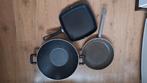 3 Pannen met anti- aanbaklaag. Wok, grillpan en koekenpan., Ophalen, Zo goed als nieuw, Koekenpan of Braadpan