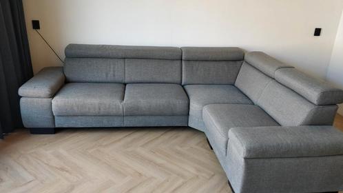 Luxe donkergrijze hoekbank met uitschuifbaar zitgedeelte, Huis en Inrichting, Banken | Complete zithoeken, Zo goed als nieuw, Ophalen