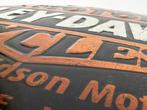 Harley Davidson genuine motor oil rond relief reclamebord, Verzamelen, Reclamebord, Info@deconoord.nl, Deco Noord, Nieuw