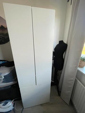 Plätsa kast van Ikea met toebehoren