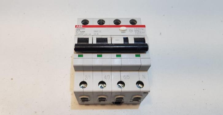 ABB Krachtstroom Aardlekautomaat DS203NC B16 4P 30mA (1x), Hobby en Vrije tijd, Elektronica-componenten, Gebruikt, Ophalen of Verzenden