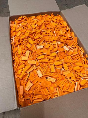 Dominostenen beschikbaar voor biedingen