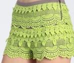 LUSH nieuwe kanten festival short maat S groen , Kleding | Dames, Broeken en Pantalons, Kort, Nieuw, Ophalen of Verzenden, Maat 36 (S)