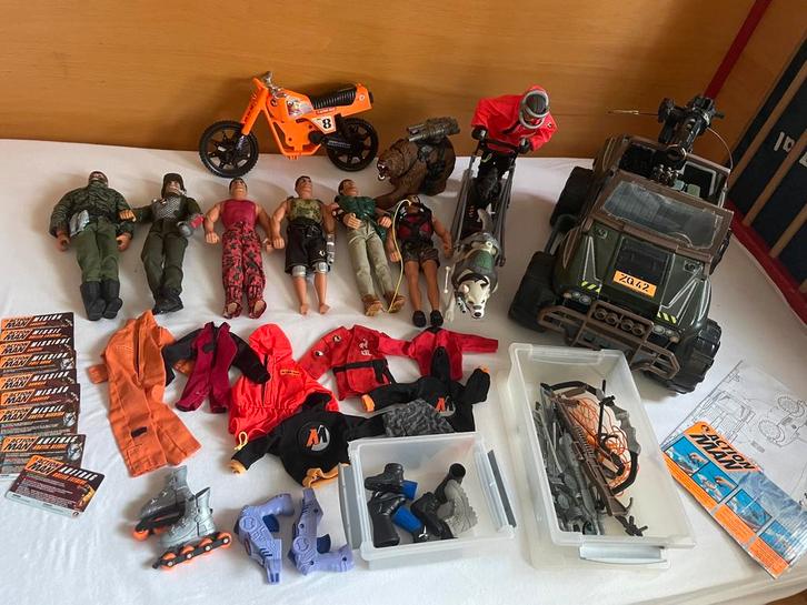 Veel Hasbro action man en accessoires, Verzamelen, Transformers, Zo goed als nieuw, G1, Ophalen of Verzenden