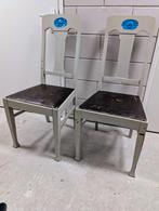 Oude Zweedse houten stoelen met lederen zitting, Ophalen