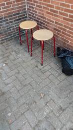 Twee vintage krukken, Huis en Inrichting, Krukjes, Ophalen of Verzenden, Gebruikt, Hout