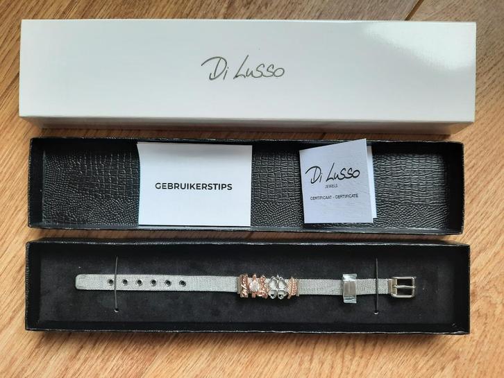 Zilverkleurige armband met aanschuifbedels van Di Lusso., Sieraden, Tassen en Uiterlijk, Armbanden, Nieuw, Staal, Zilver, Met bedels of kralen