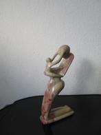 beeld gemaakt uit zeepsteen moeder/kind 20 cm, Antiek en Kunst, Ophalen of Verzenden