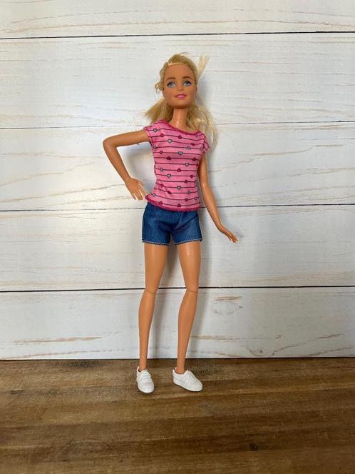 Barbie in de outfit van de set pasgeboren puppy's, Kinderen en Baby's, Speelgoed | Poppen, Gebruikt, Barbie, Ophalen of Verzenden