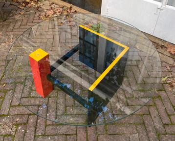 Rietveld-stijl salontafel bijzettafel met glazen blad beschikbaar voor biedingen