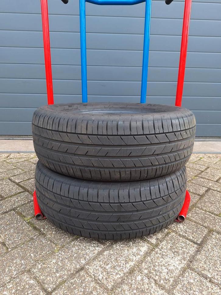 2x Kumho 205/60R15  2056015, Auto-onderdelen, Banden en Velgen, Band(en), Zomerbanden, 15 inch, 205 mm, Personenwagen, Gebruikt