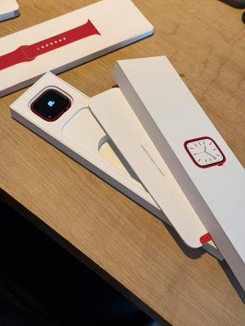 Prachtige Apple Watch Series 7 41mm Red, met 95% batterij! beschikbaar voor biedingen