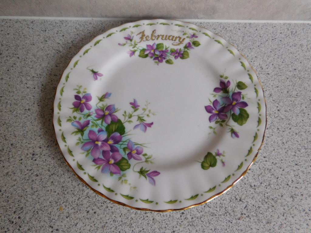 Bord 16 cm. Fine Bone China Flower of the Month Royal Albert, Verzamelen, Porselein, Kristal en Bestek, Ophalen of Verzenden, Zo goed als nieuw