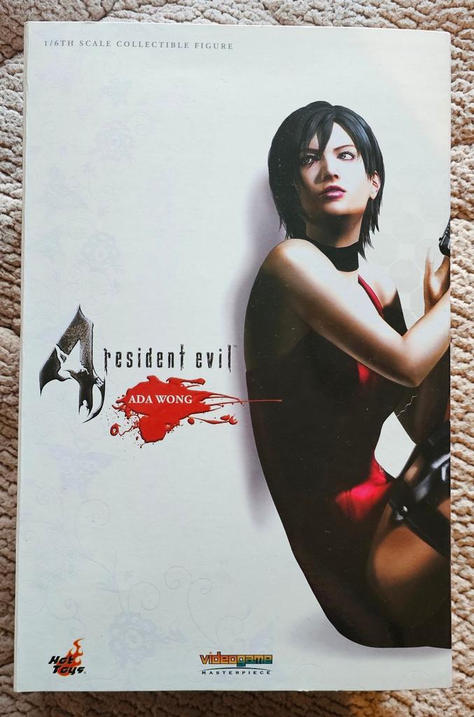 Resident Evil 4 Ada Wong Hot Toys 1/6 Nieuwstaat!, Verzamelen, Poppetjes en Figuurtjes, Zo goed als nieuw, Ophalen of Verzenden