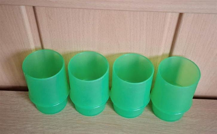 Kleine bekertjes en meer Tupperware, Huis en Inrichting, Keuken | Tupperware, Zo goed als nieuw, Beker of Kan, Groen, Ophalen of Verzenden