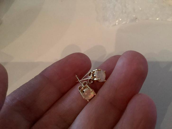 Prachtige gouden nieuw oorbellen Opaal 14 karaat goud 585, Sieraden, Tassen en Uiterlijk, Oorbellen, Nieuw, Knopjes of Stekers