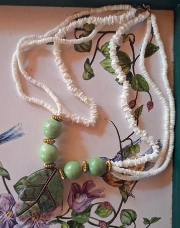 Ketting met natuurstenen witte kralen , groene bollen kralen beschikbaar voor biedingen