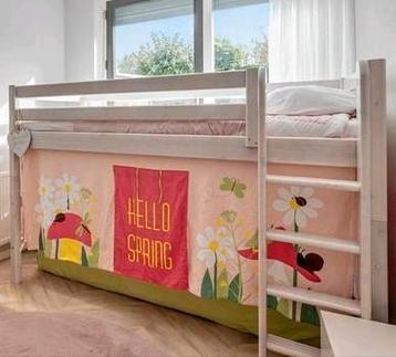 Hoogslaper meisjeskamer met vrolijk tentdoek beschikbaar voor biedingen