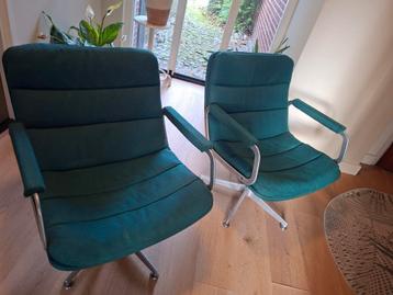 2 Artifort draaifauteuils met Groene Bekleding  beschikbaar voor biedingen